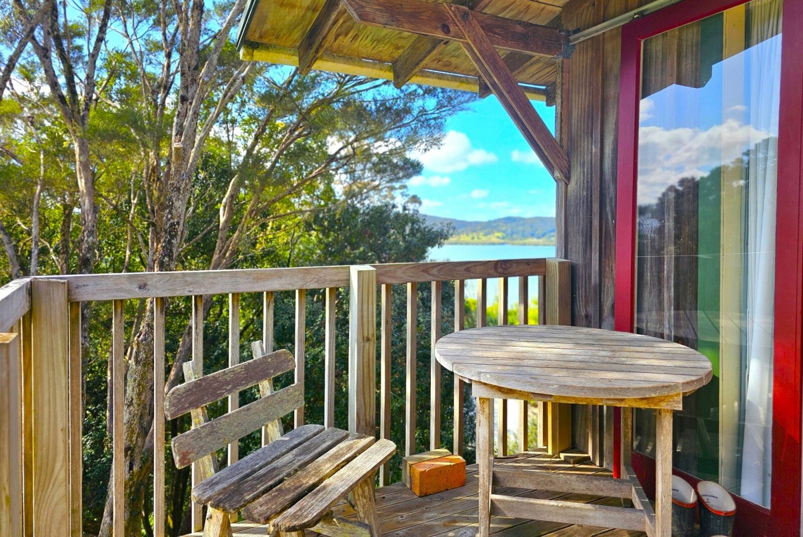 Escape to Your Bush Retreat in Kohukohu Township!