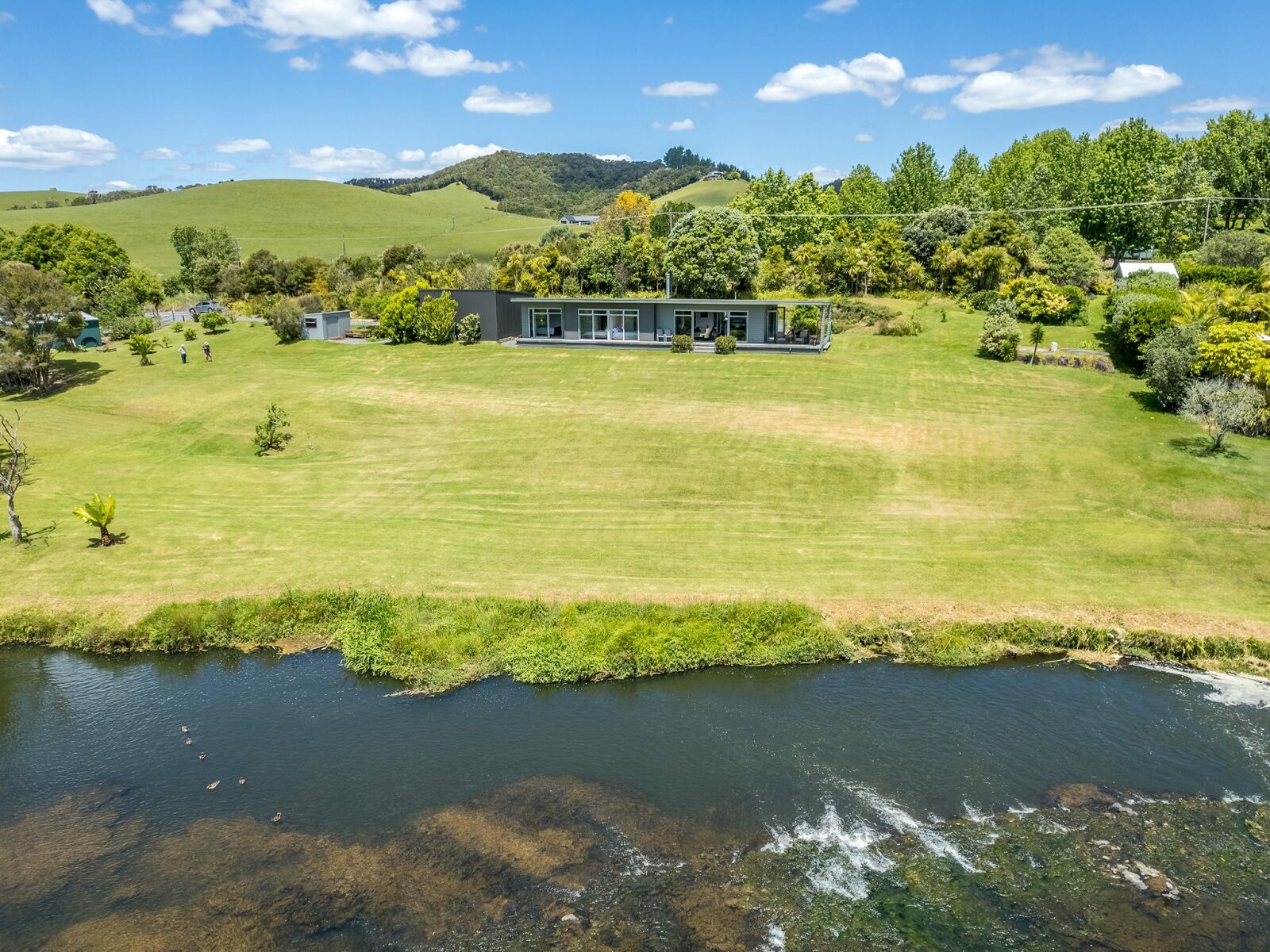 Unique, Private Enchanting River Retreat